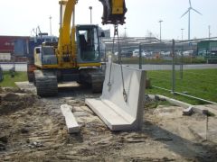 Plaatsen prefab betonelementen voor olieafscheiders te Brugge
